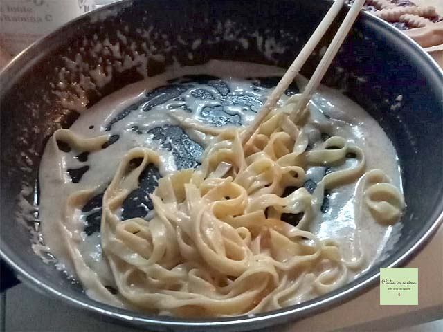 cremige Tagliatelle geschwenkt