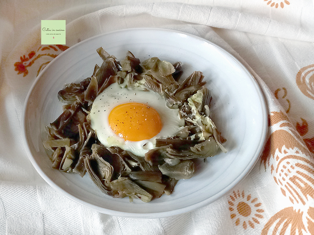 Eier mit Artischockenbeilage
