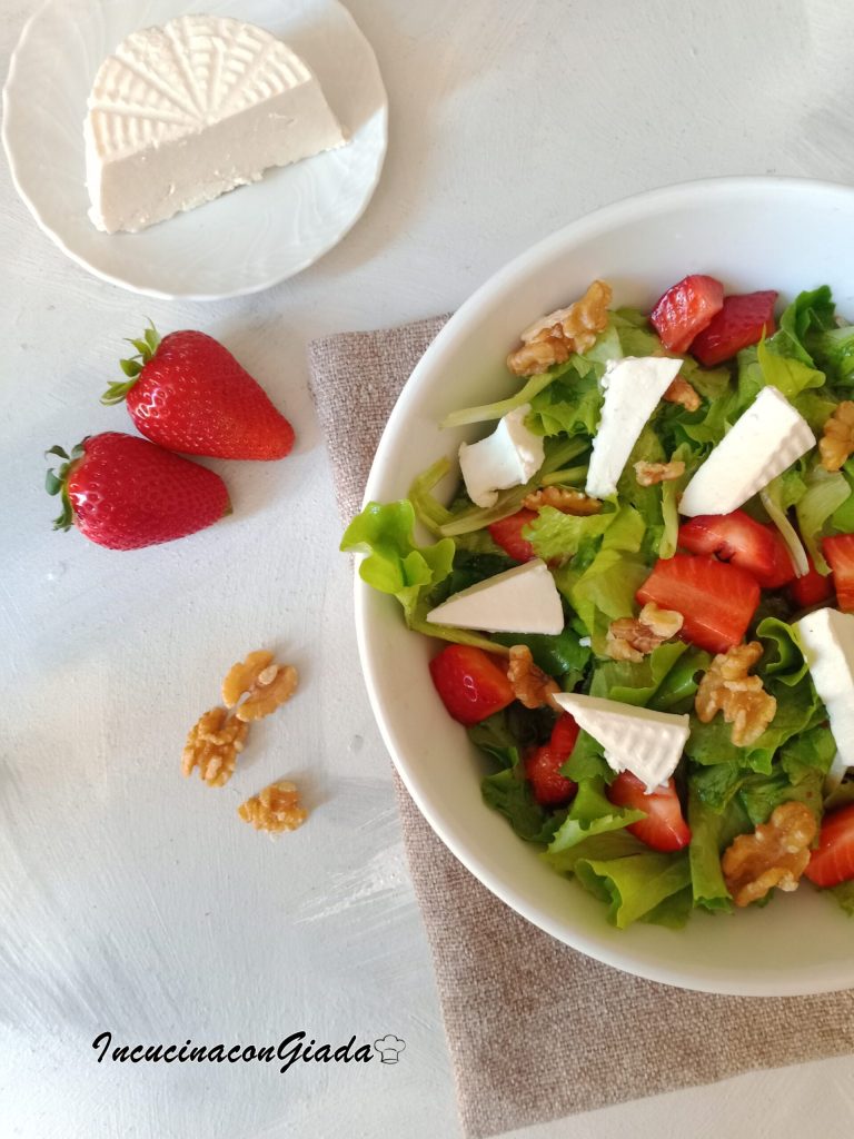 ERDBEER-RICOTTA-SALAT