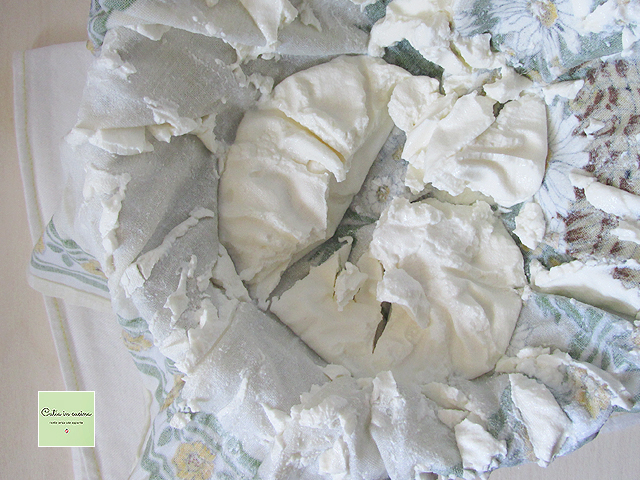 frisch abgetropfter Kefir-Käse