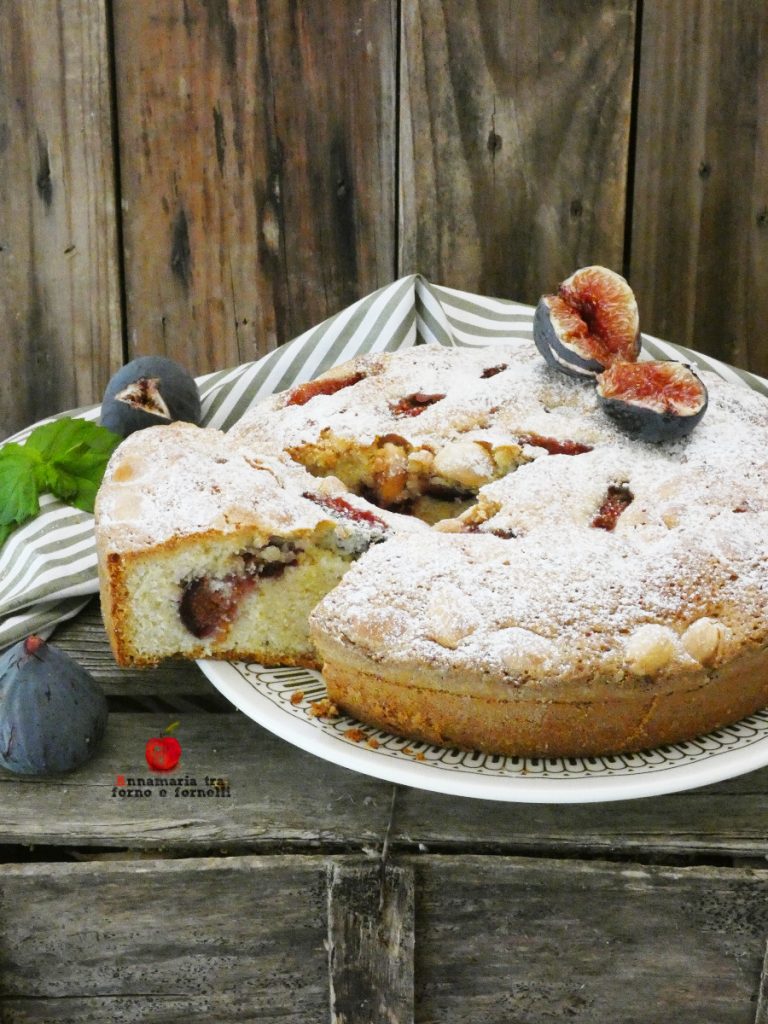 Frische Feigen und Mandelkuchen Stück