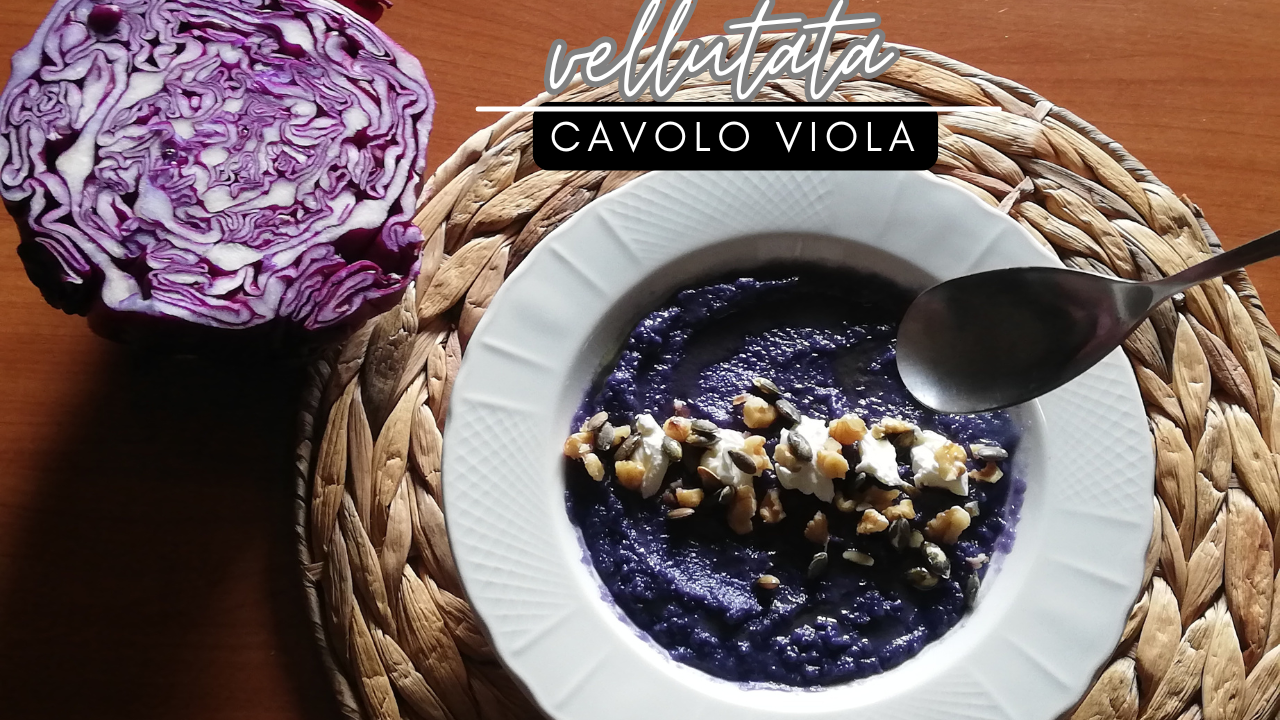 Cremesuppe aus Rotkohl mit Samen und Nüssen