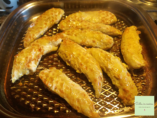 gewürzte Hähnchenfilets beim Kochen