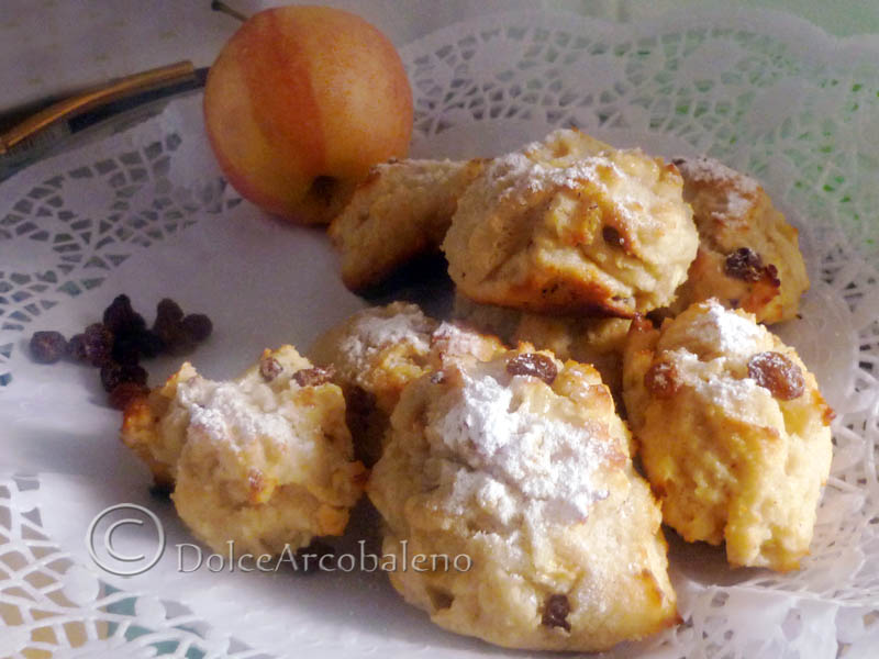Herbstliche Apfelsüßigkeiten mit Rosinen und Kokos