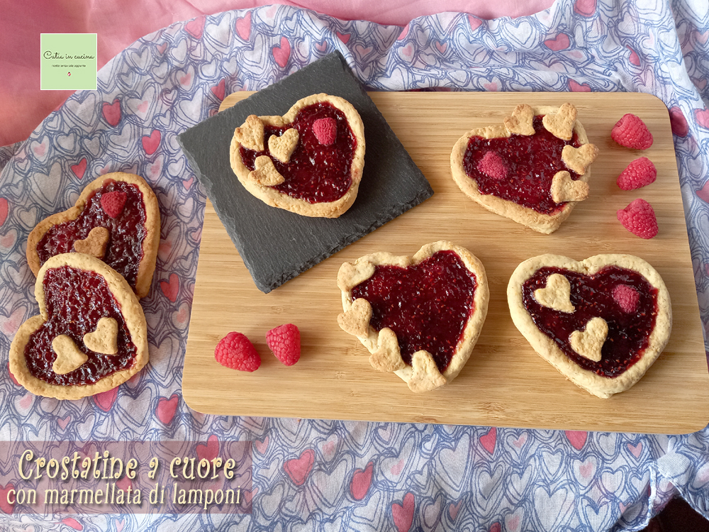 herz-törtchen mit himbeermarmelade