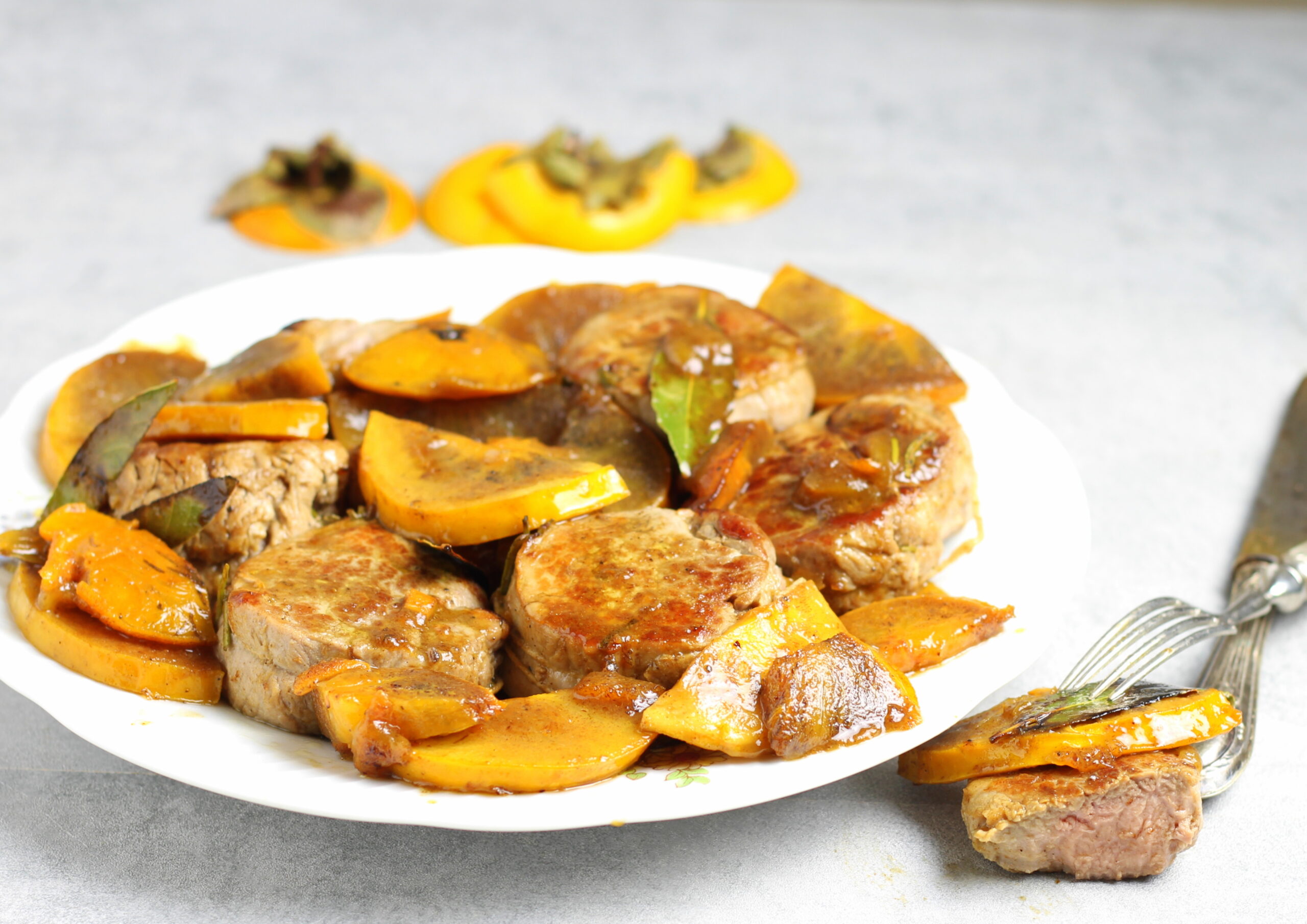 Schweinefilet mit Kaki und Honig, zart und duftend