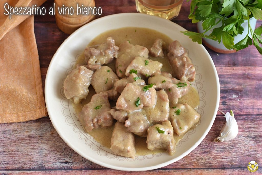 zartes Kalbsragout in Weißwein, würzig, einfaches Rezept, Kochzeiten, Kalbseintopf in weiß