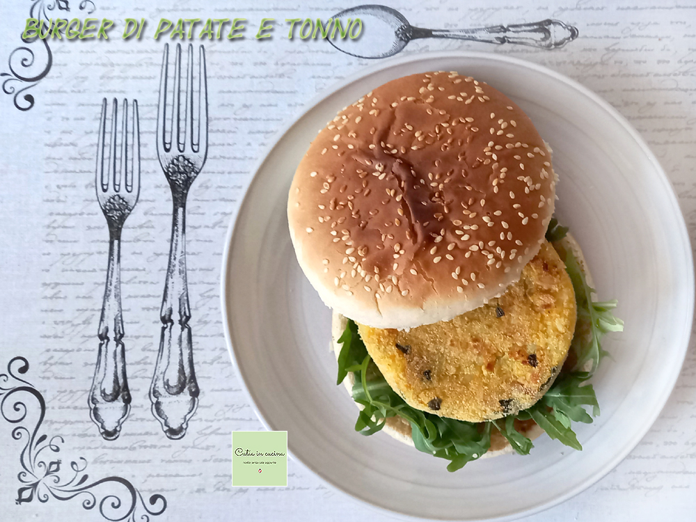 Kartoffel-Thunfisch-Burger im Brötchen