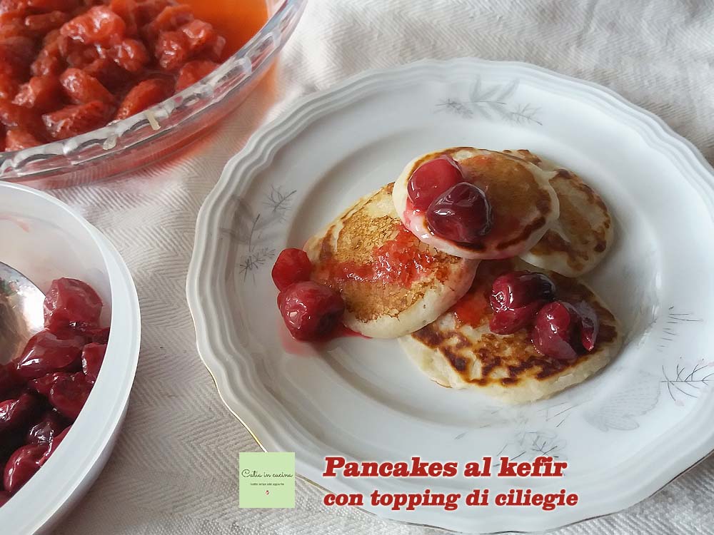 Kefir-Pfannkuchen mit Kirsch-Topping