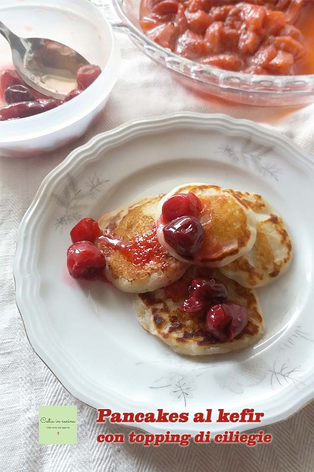 Kefir-Pfannkuchen mit Kirsch-Topping