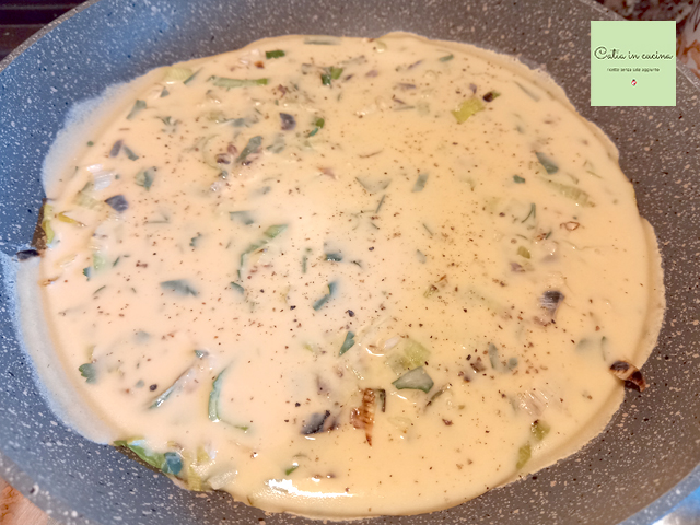 Kichererbsen-Omelett beim Kochen