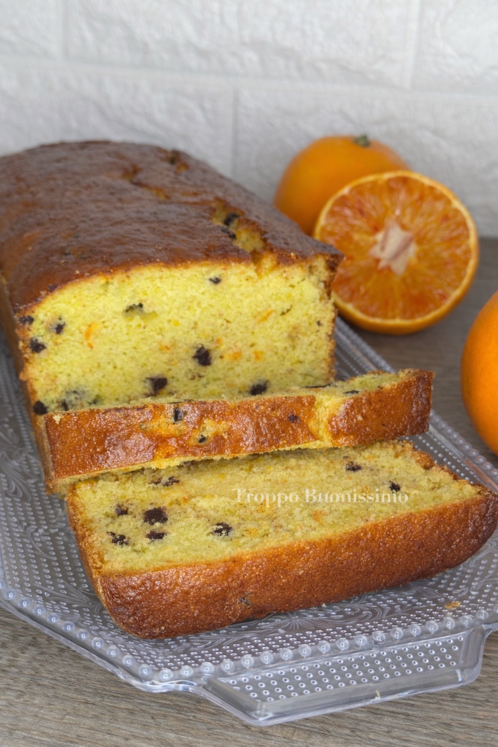 Weicher Orangenkuchen mit Schokoladenstückchen