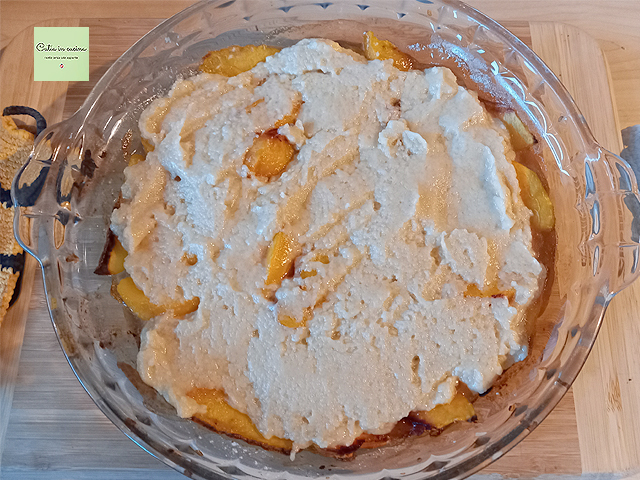 den Teig mit dem Rücken eines Löffels verstreichen