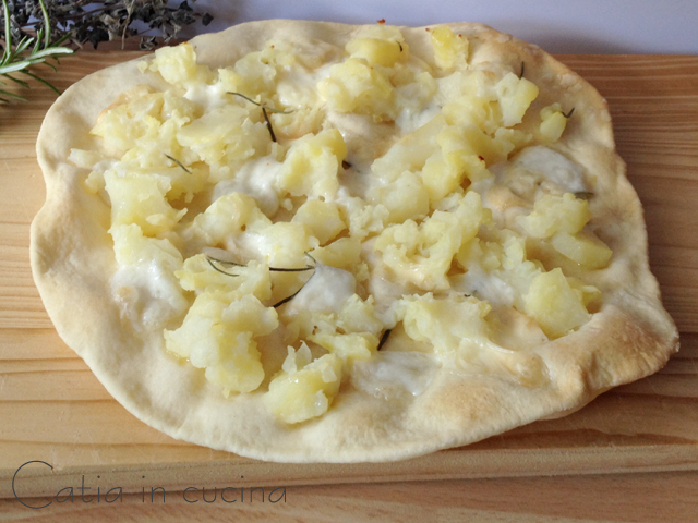 pizza kartoffeln und scamorza