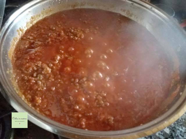 Ragout mit Sojagranulat für Paccheri