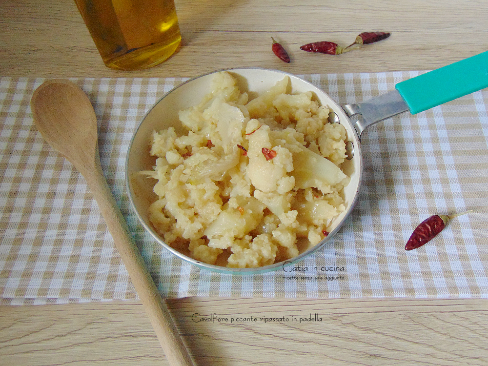 Blumenkohl mit Knoblauch, Öl und Peperoni