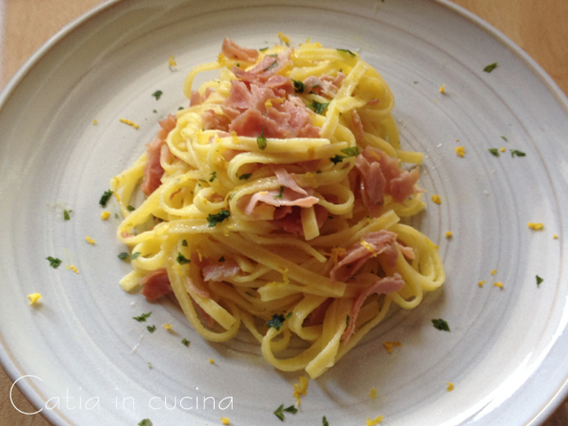 tagliolini mit Schinken und Zitrone