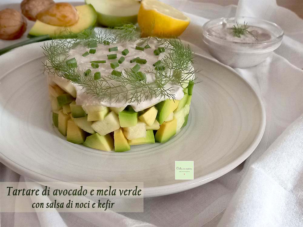 Avocado- und grüner Apfel-Tatar mit Walnusssauce
