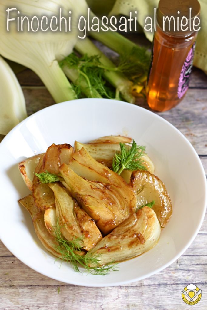 v_ mit Honig und Balsamico glasierte Fenchel, in der Pfanne gekocht, einfaches schmackhaftes Rezept, um Fenchel zu kochen, il chicco di mais