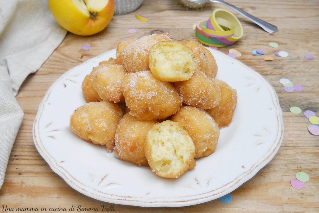 weiche Castagnole mit Ricotta und Äpfeln