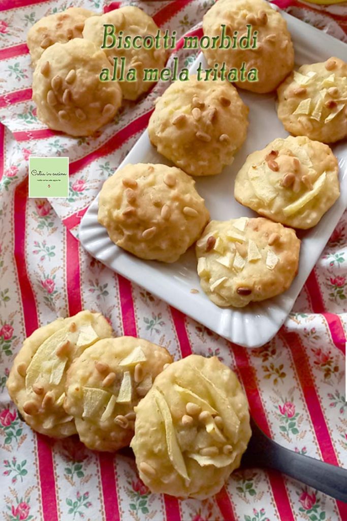 weiche Kekse mit gehacktem Apfel