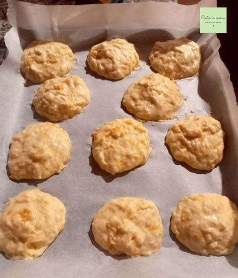weiche Mandarinenkekse bereit zum Backen