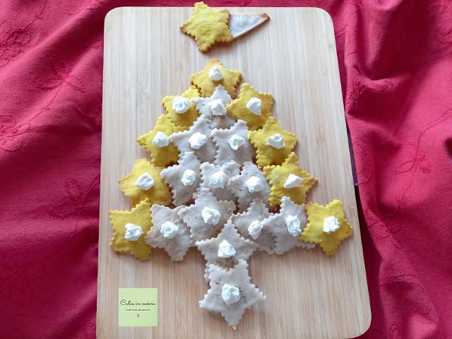 Weihnachtsbäumchen aus glutenfreien Crackern Schritt Dekoration