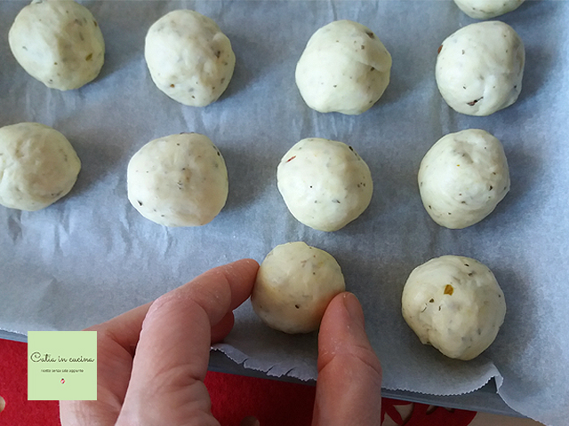würzige Mini-Brötchen zum Backen