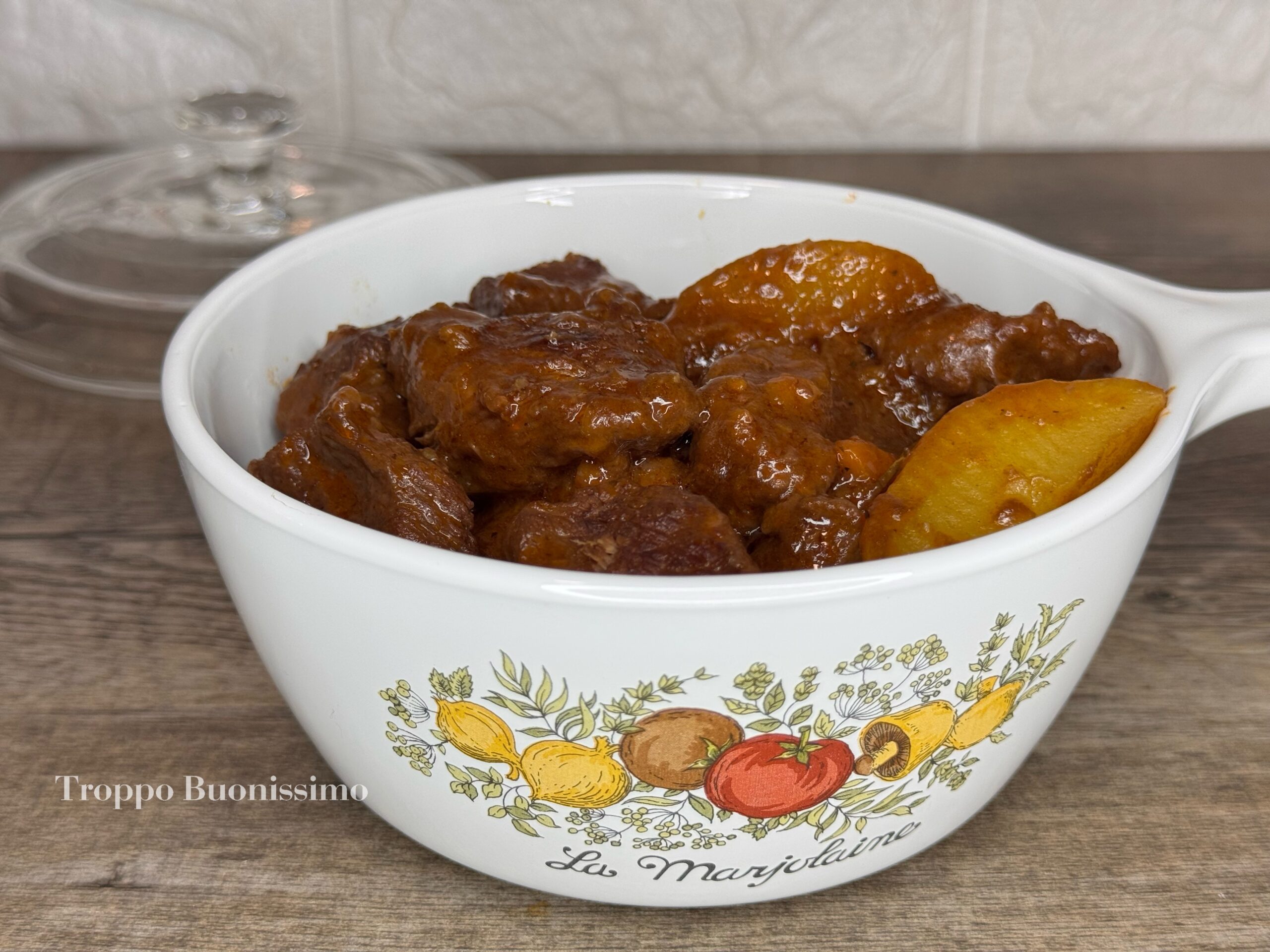 Zartes Gulasch mit Kartoffeln