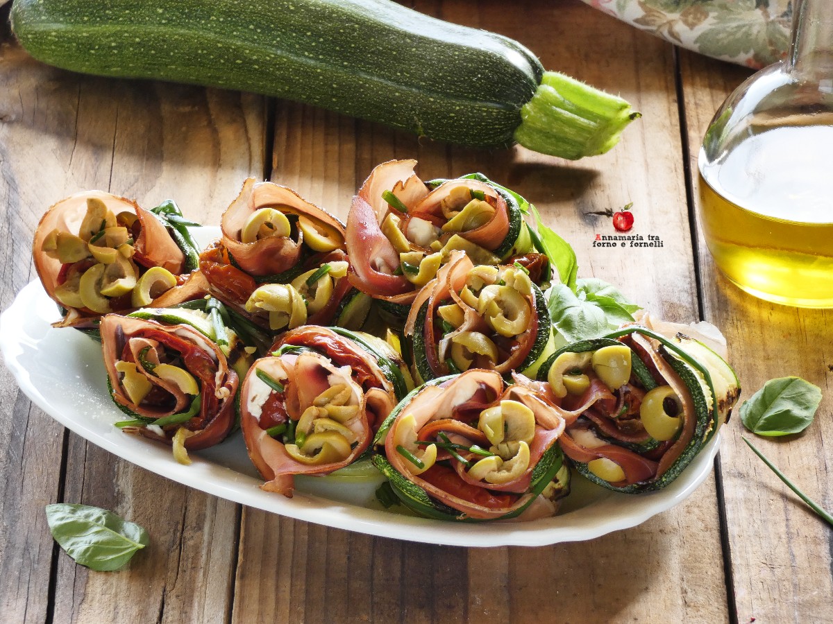 Zucchiniröllchen mit Speck und getrockneten Tomaten