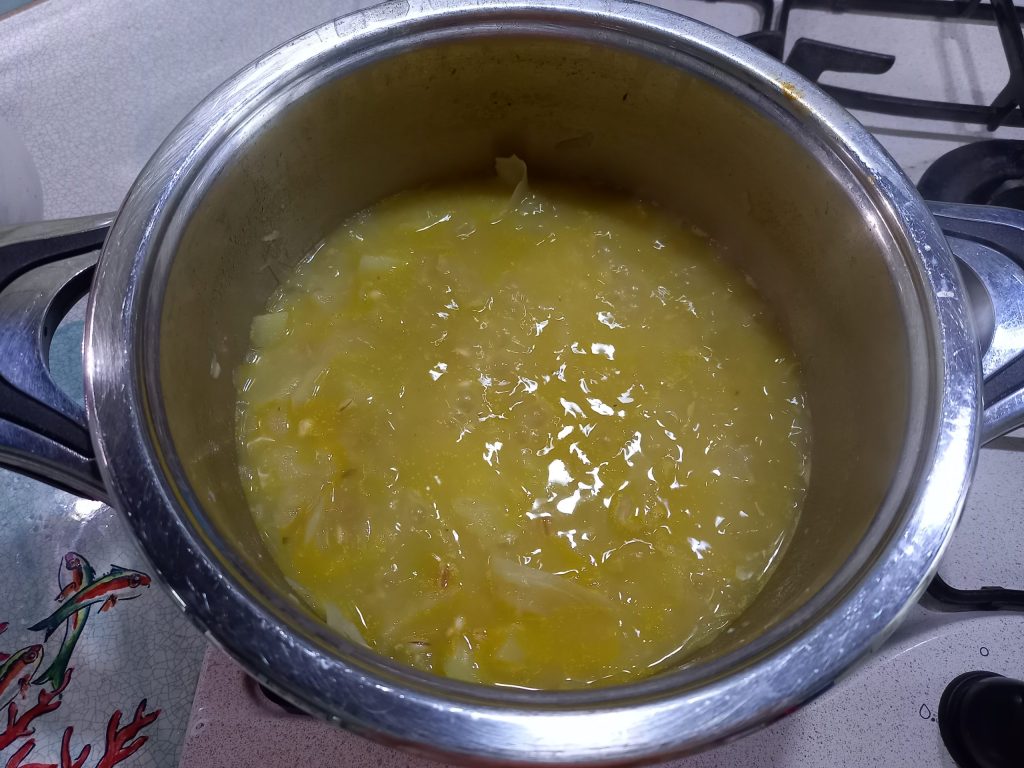 Getreidesuppe mit Kohl und Kartoffeln