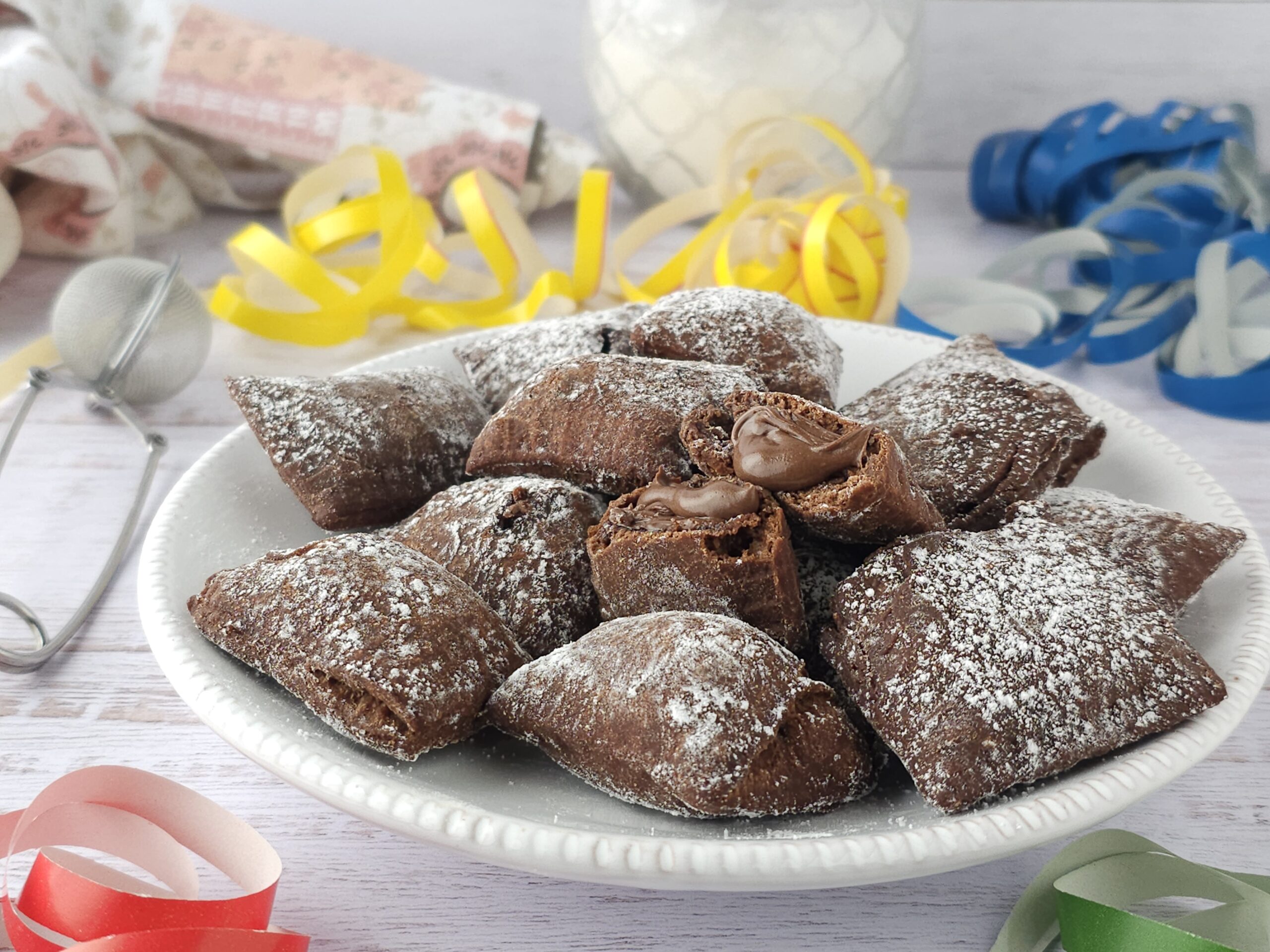 Karnevalravioli mit Schokolade gefüllt mit Nutella