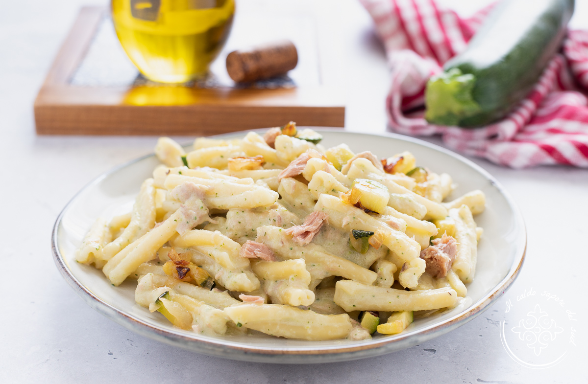Cremige Pasta mit Zucchini und Thunfisch