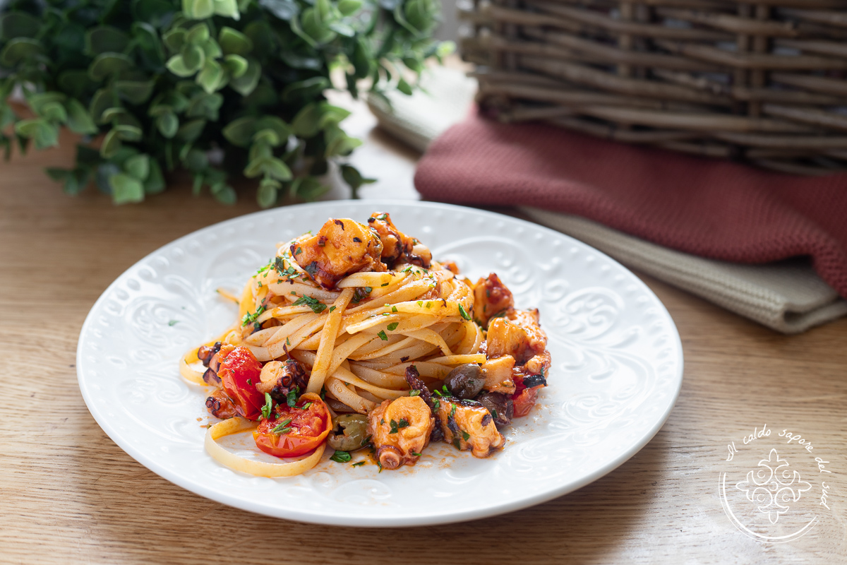 Pasta mit Oktopus, Cherrytomaten und Taggiasca-Oliven