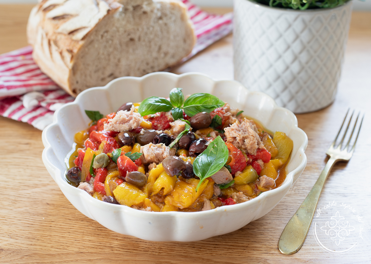 Salat mit gerösteten Paprika und Thunfisch