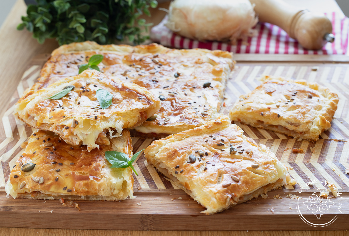 Rustico aus Blätterteig mit Zwiebeln