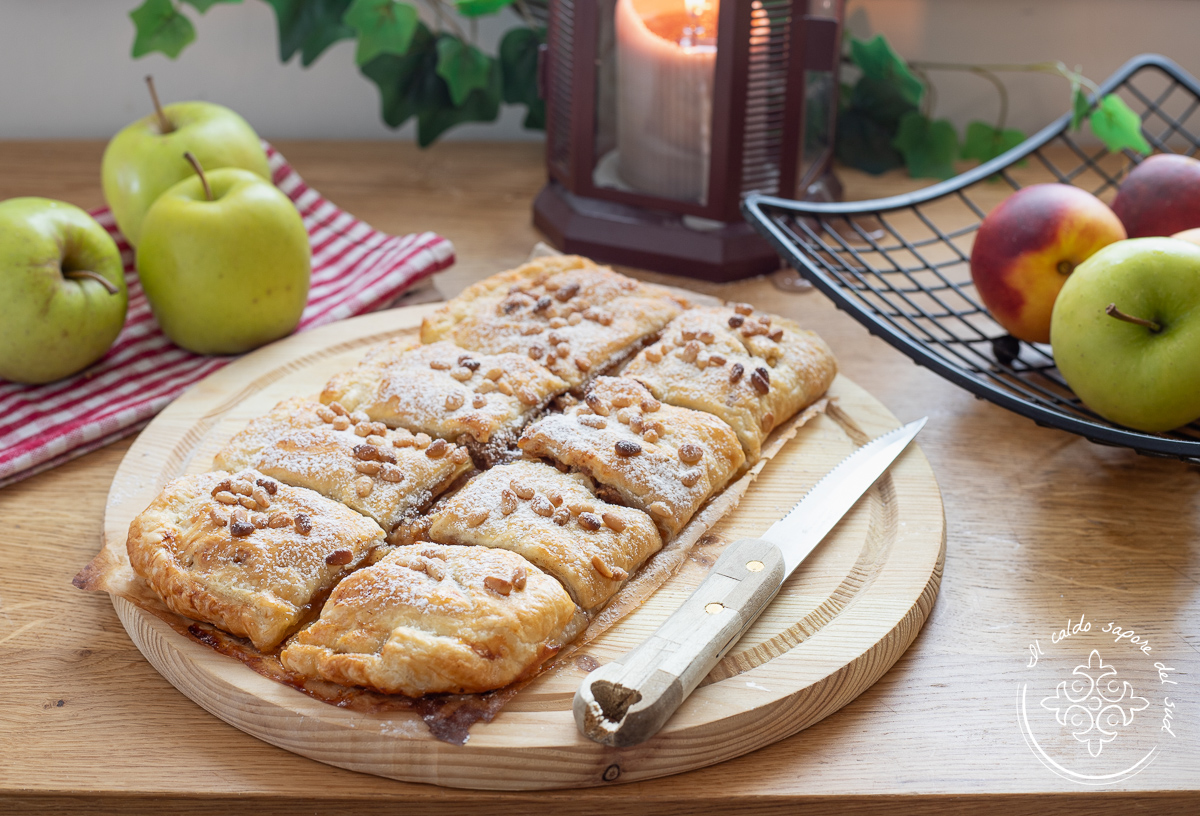 Blätterteigtaschen mit Apfel und Marmelade