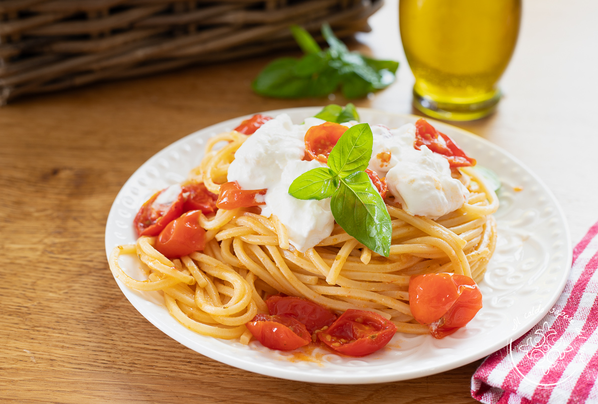 Pasta mit Kirschtomaten und Burrata