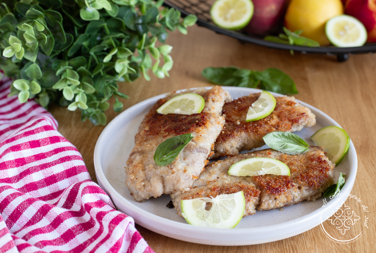 Panierte Salsiccia in der Pfanne