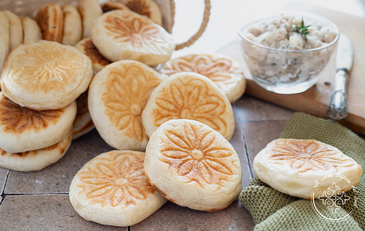 Crescentine oder Tigelle