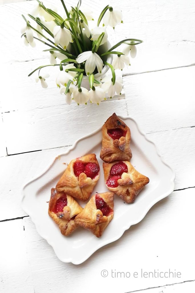 Blätterteigbriefe mit Himbeeren