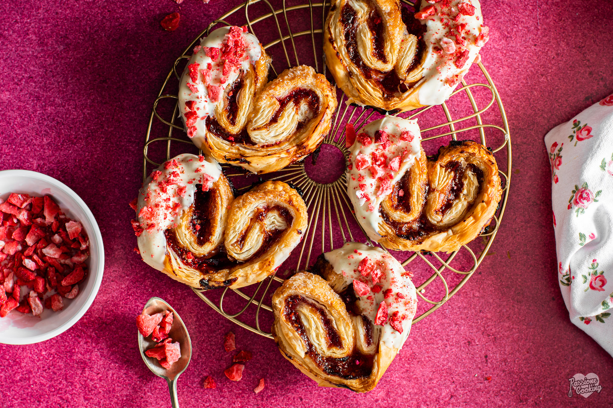 Blätterteigherzen mit Himbeeren