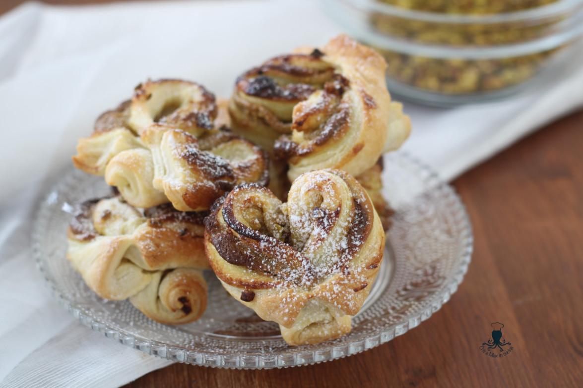 Blätterteigherzen mit Pistazien in der Heißluftfritteuse