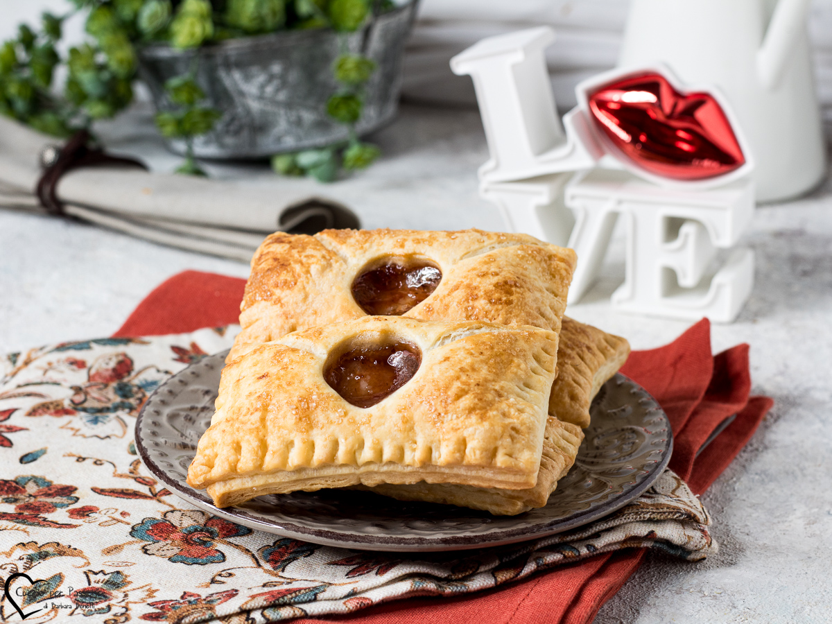 BLÄTTERTEIGTASCHEN FÜR DEN VALENTINSTAG