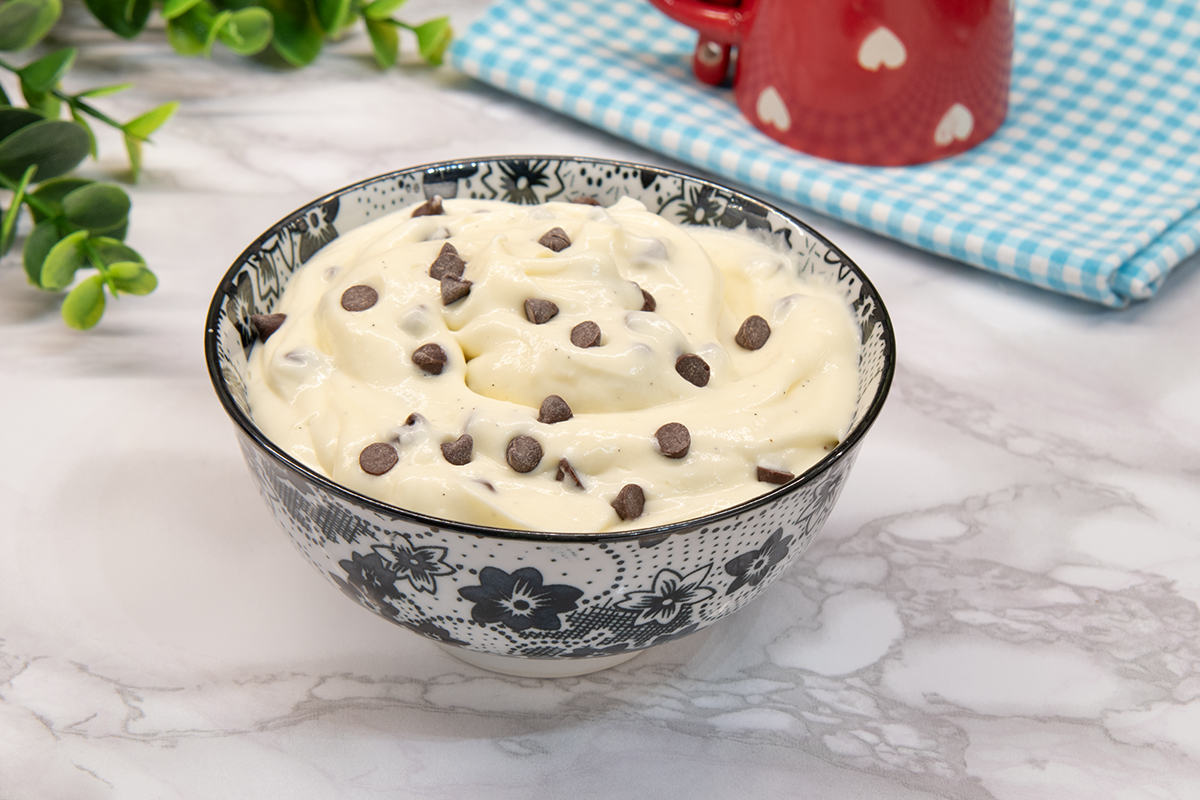 Diplomatencreme mit Schokoladenstückchen