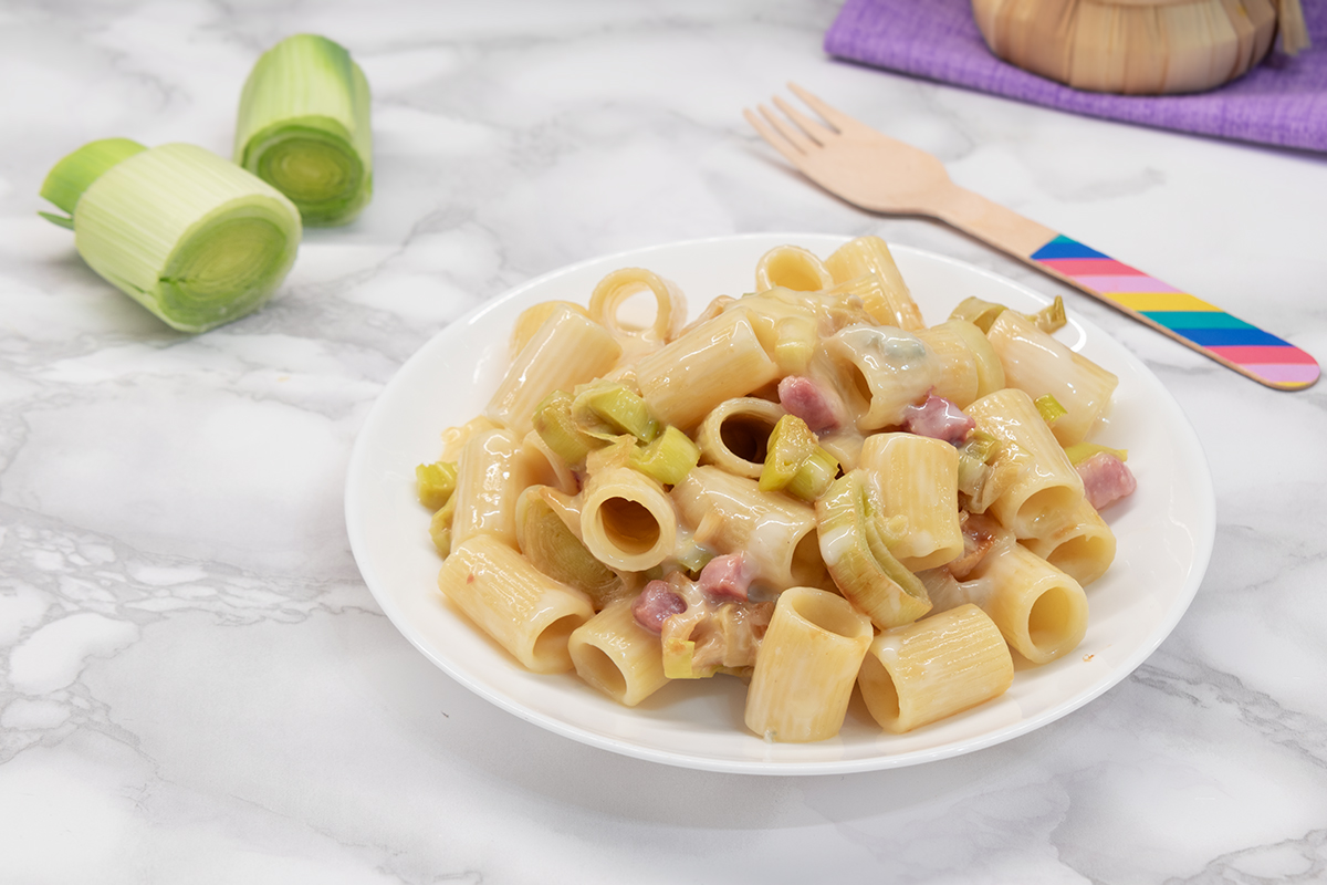 Pasta mit Lauch, Speck und Gorgonzola