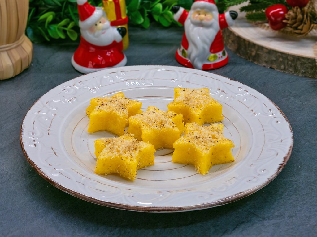 Gratinierte Polenta-Sterne mit Käse und Pfeffer