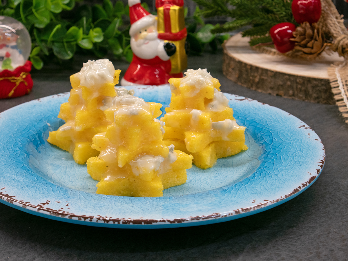 Polenta- und Gorgonzola-Bäumchen