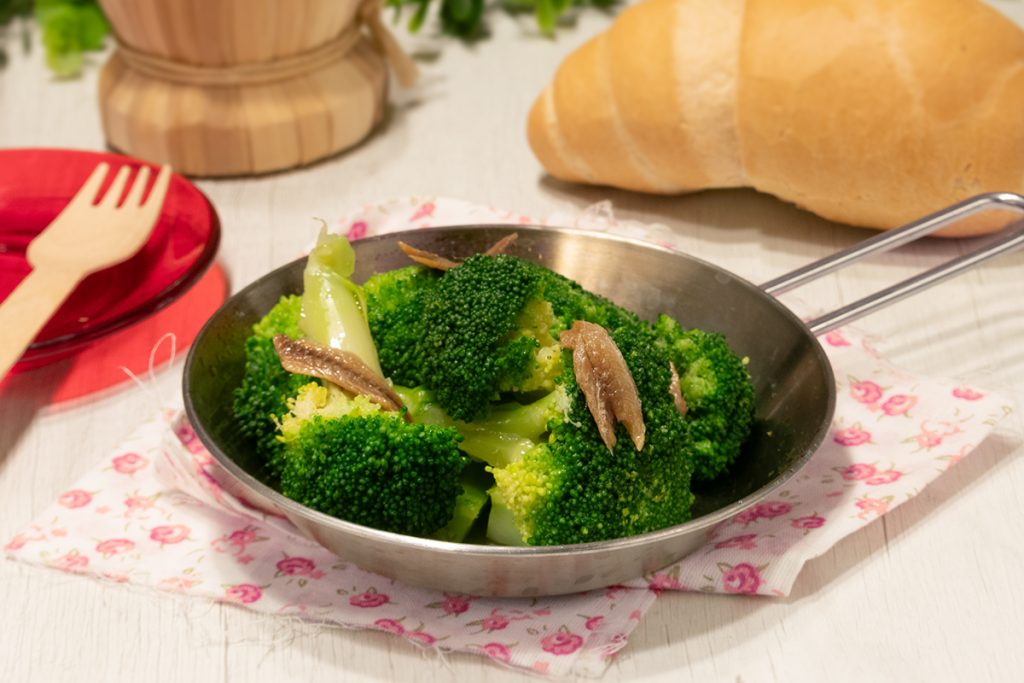 Brokkoli in der Pfanne mit Sardellen