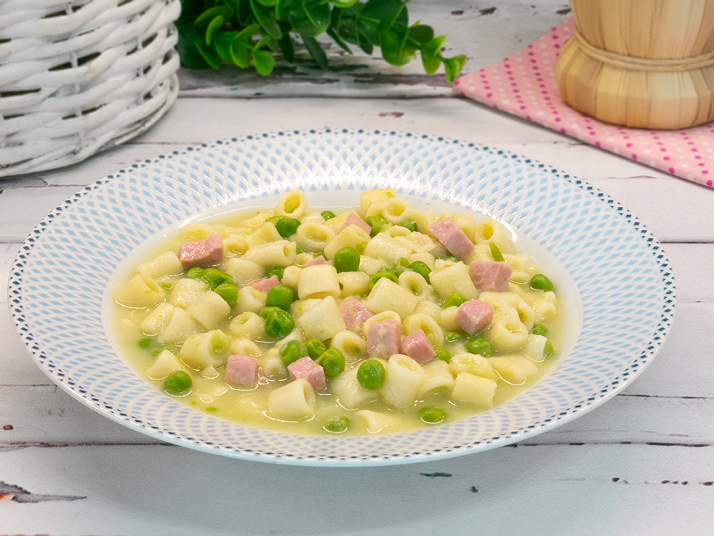 Pasta und Erbsen mit Schinken
